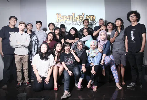 Enjoy dengan pekerjaan itu wajib! @foto: Erick Chamberlain