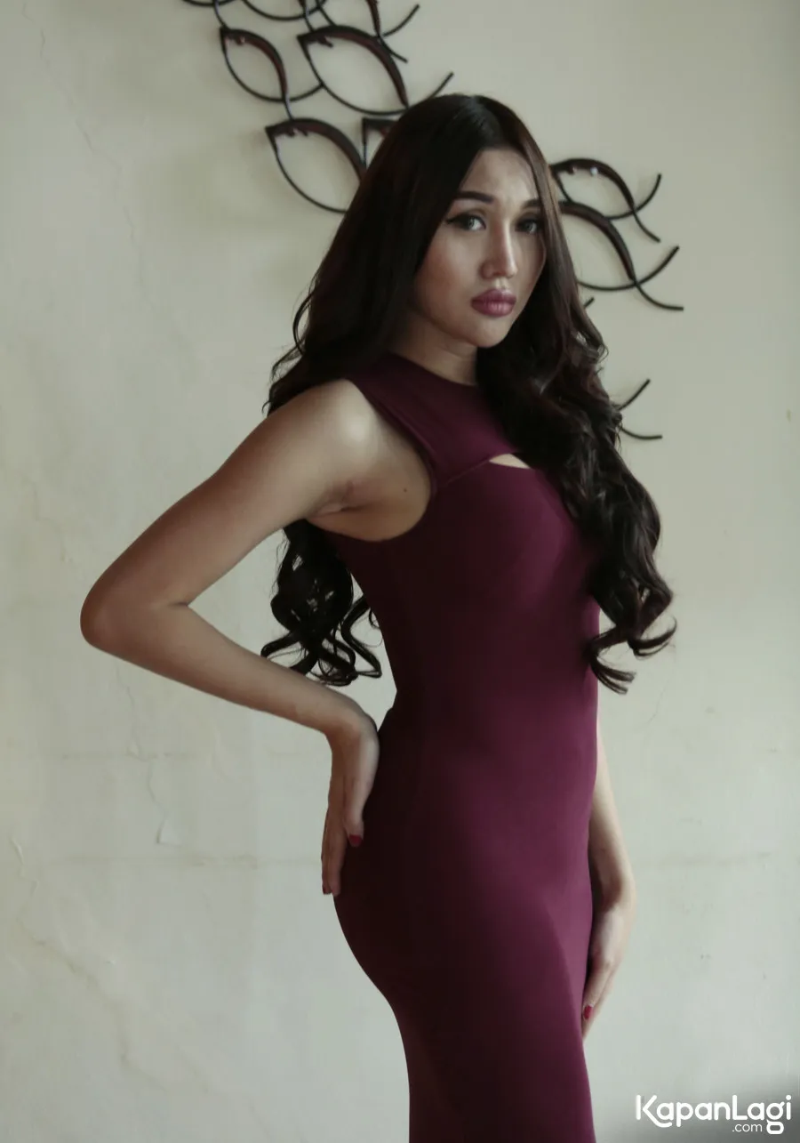 Lucinta dilarang rekannya buka baju © KapanLagi.com®/Muhammad Akrom Sukarya