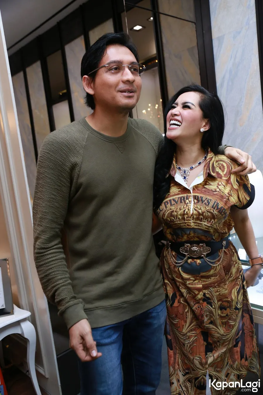 Meski dirinya sendiri tengah dalam proses cerai dengan Tiara Dewi, Lucky Hakim turut prihatin dengan sang mantan yang diceraikan Caisar. ©KapanLagi.com/Agus Apriyanto