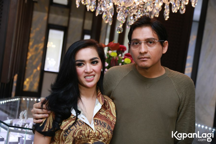 Lucky Hakim bakal beli kalung 5 milar untuk Tiara Dewi? © KapanLagi.com®/Agus Apriyanto