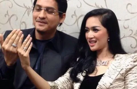 Lucky ingin pernikahannya dengan Tiara berlangsung unik © instagram.com/luckyhakimofficial