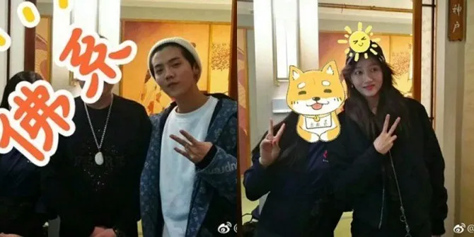 Luhan dan pacar foto bareng fans © SINA