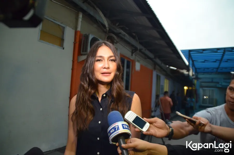 Luna Maya menjelaskan mengapa ia menyebut Ayu Ting Ting tak memiliki etika. ŠKapanLagi.com/Adi Abbas Nugroho