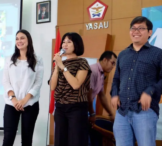 Melalui proyeknya ini, Luna juga menjadi donatur beasiswa Dian Sastrowardoyo © instagram.com/lunamaya