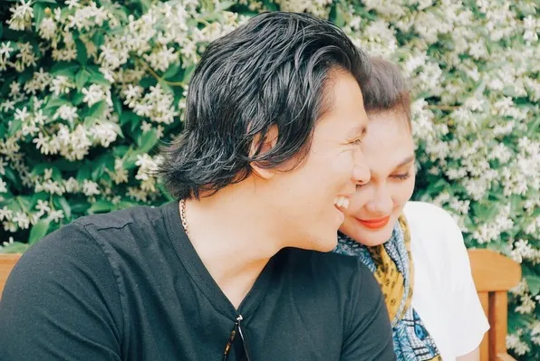 Momen mesra Luna Maya bersama dengan sang kekasih yakni Reino Barack. /©instagram.com/lunamaya