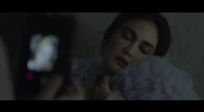 Luna Maya (credit: instagram.com/lunamaya)