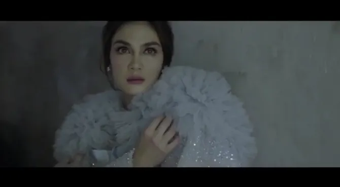 Luna Maya kampanyekan cegah kanker serviks  (credit: instagram.com/lunamaya)