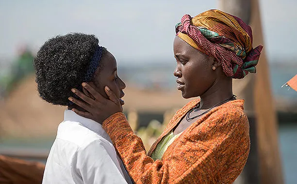 Foto pertama Lupita Nyong'o sebagai Hariet Mutesi/©ew.com