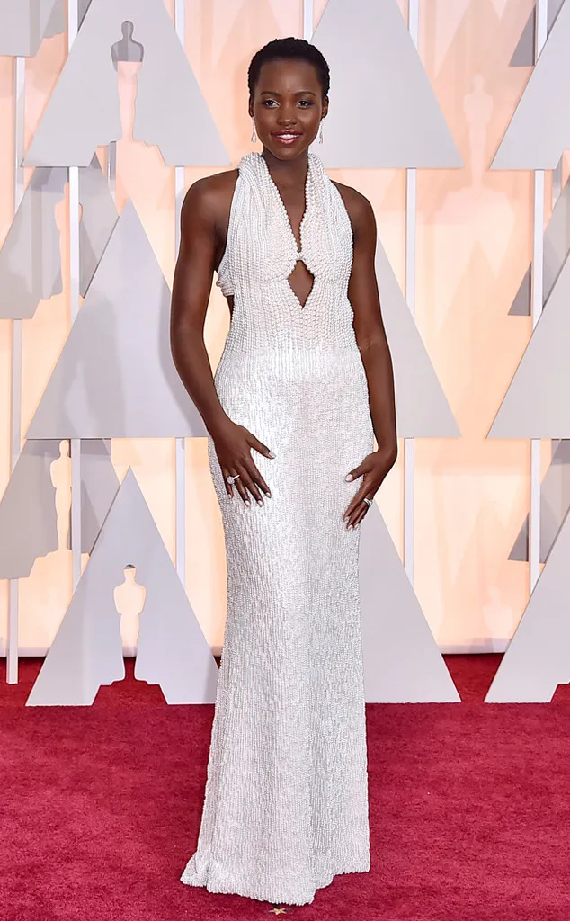 Gaun Lupita Nyong O yang hilang @ eonline.com