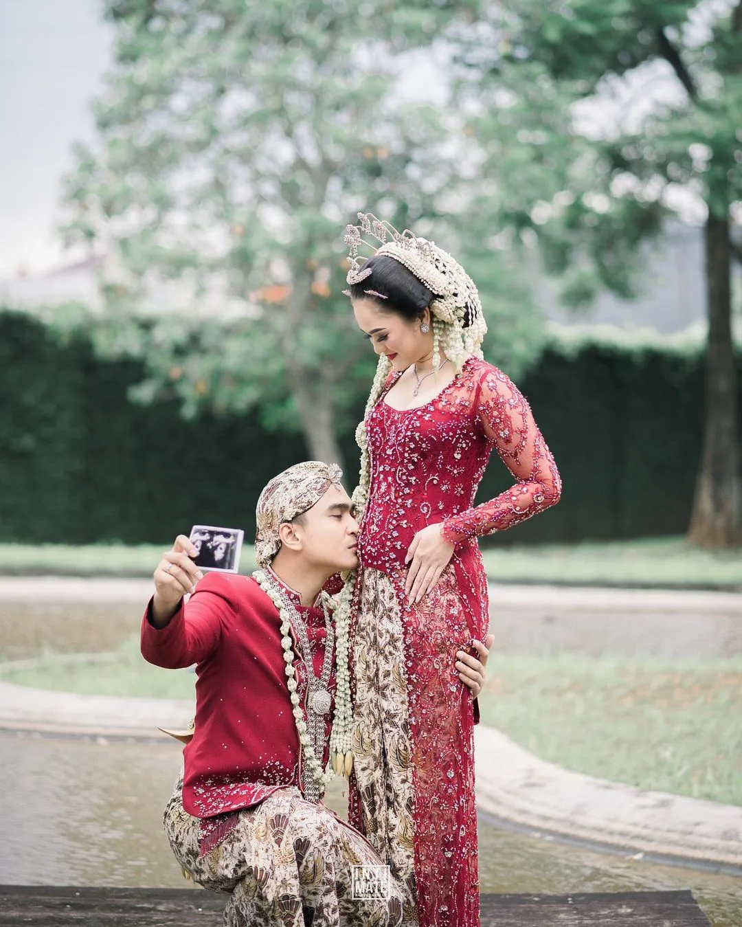 Lutfi Agizal dan Nadya Indry Pamer Baby Bump (Credit: Instagram/lutfiagizal)