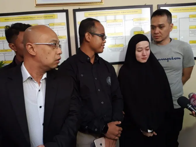 Lyra Virna dan suami © KapanLagi.com/Mathias Purwanto