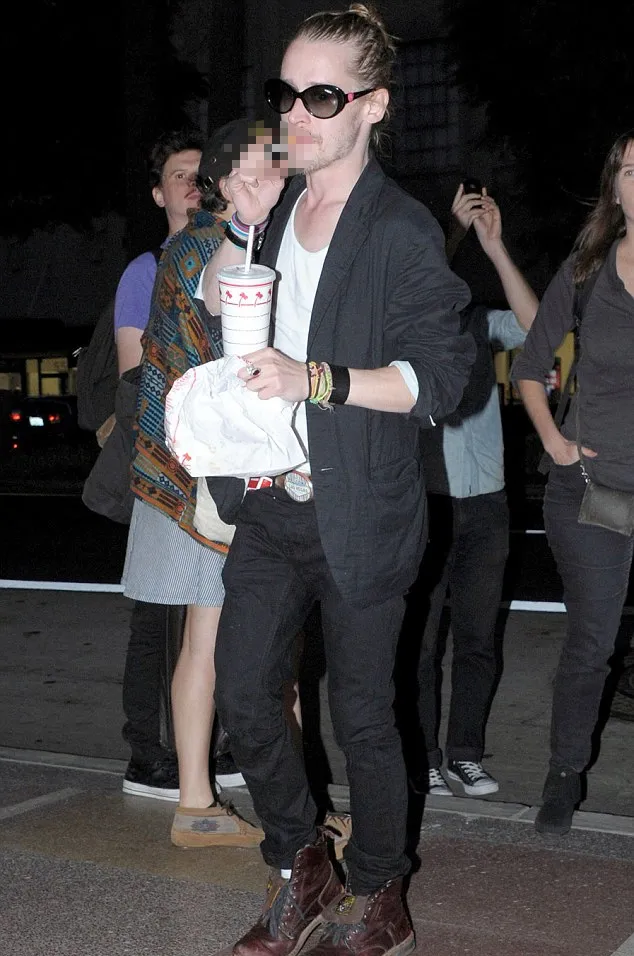 Gaya hidup Macaulay Culkin @ dailymail.co.uk