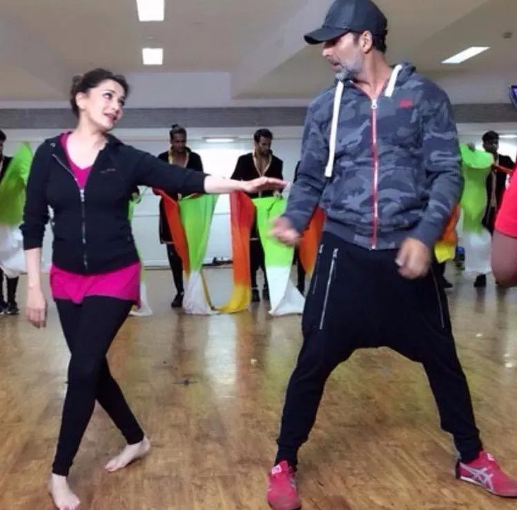Madhuri dan Akshay akan bekerja sama dalam tur konser di Amerika Serikat @pinkvilla.com