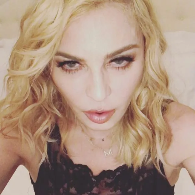 Dengan tatapan yang seram, banyak fans yang meyakini kalau Madonna kerasukan © instagram.com/madonna