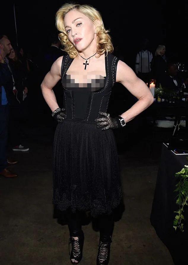 Penampilan seksi Madonna, terpikat? @ dailymail.co.uk