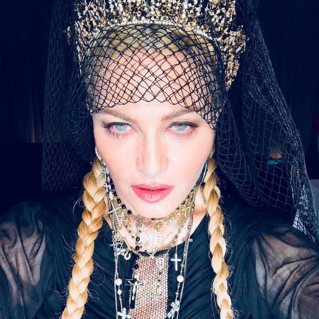 Madonna tampil dengan make-up simple. Credit: via instagram.com/madonna