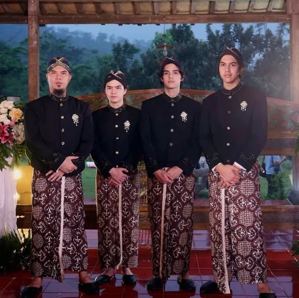 Ini foto asli Al, El dan Dul lengkap dengan Dhani ©instagram/alghazali7