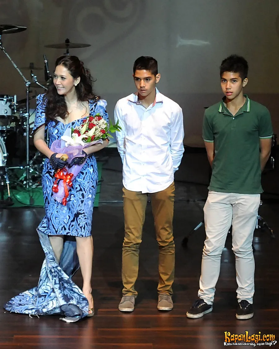 Maia lega akhirnya menjanda.