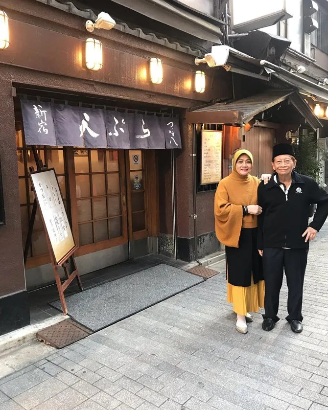 Potret ayah dan ibu Maia Estianty di Jepang (credit: instagram.com/harjonosigit)
