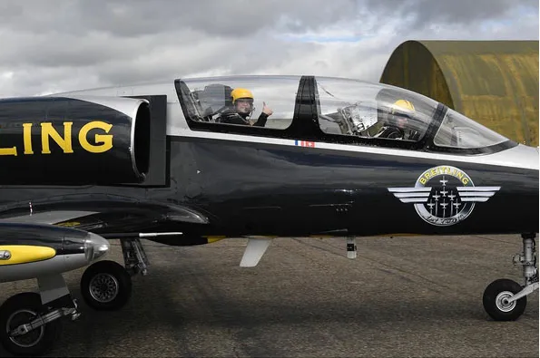 Maia Estianty saat naik jet di Dijon, Prancis. 姆nstagram Maia 