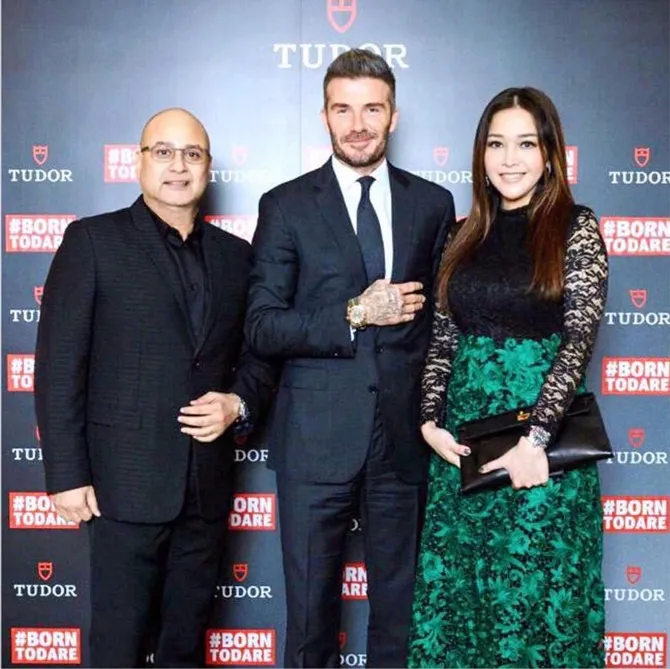 Maia Estianty dan sang suami berfoto bersama David Beckham (Credit: instagram.com/maiaestiantyreal)