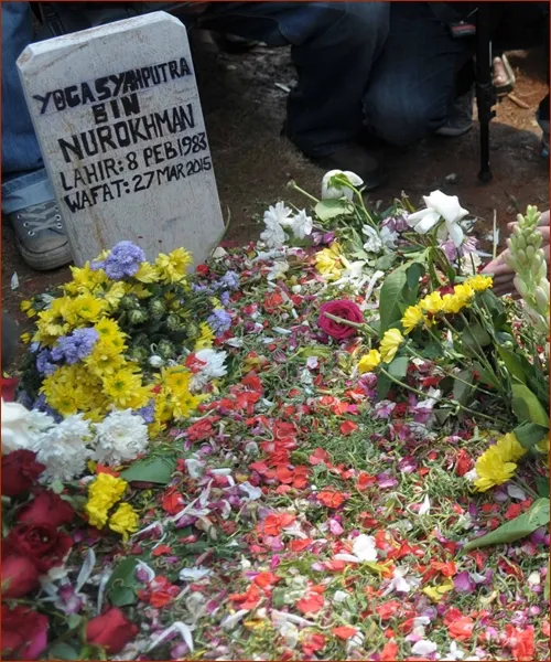 Makam Olga yang sempat amblas, telah dipugar. ©KapanLagi.com®/Bayu Herdianto