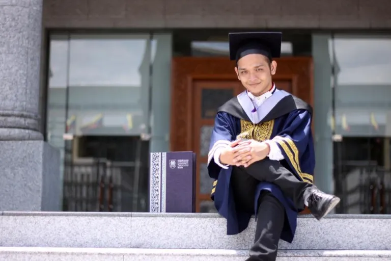 Wan Mohamed Syafuan, pria lulusan politeknik yang diejek karena tingkat pendidikan dan nilainya yang berhasil meneruskan ke PhD © Facebook.com/Wan Mohamed Syafuan