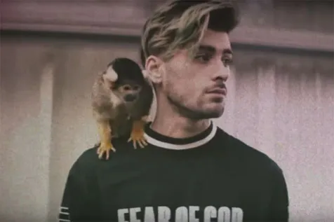 Salah satu scene klip 'Still Got Time' setelah pesta usai. via: YouTube.com