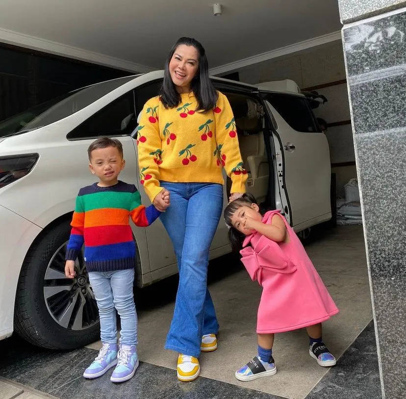Sudah Punya 2 Cucu Yang Sangat Gemas