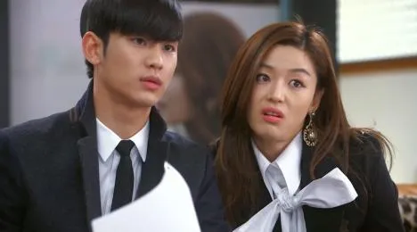 Salah satu adegan Jun Ji Hyun dan Kim Soo Hyun Man From The Stars. SBS®