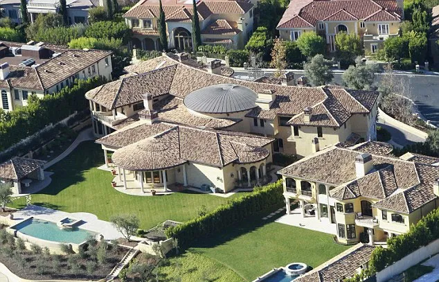 Penampakan mansion mewah Kim Kardashian dan Kanye West © Daily Mail