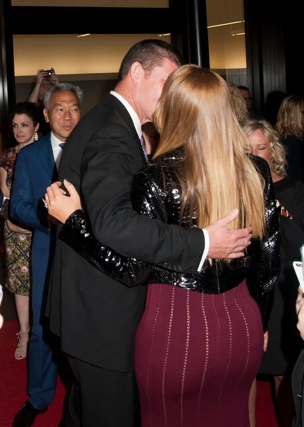 James Parker & Mariah carey ciuman mesra did epan publik © Splashnews.com