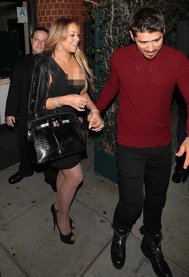 Dinner bareng pacar, Mariah tampil hot dan glamor © dailymail.co.uk
