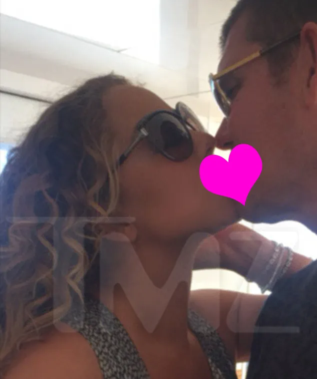 Mariah dan James tertangkap ciuman mesra @ TMZ