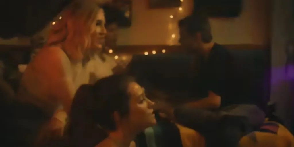 Maddie & Tae - Friends Don't