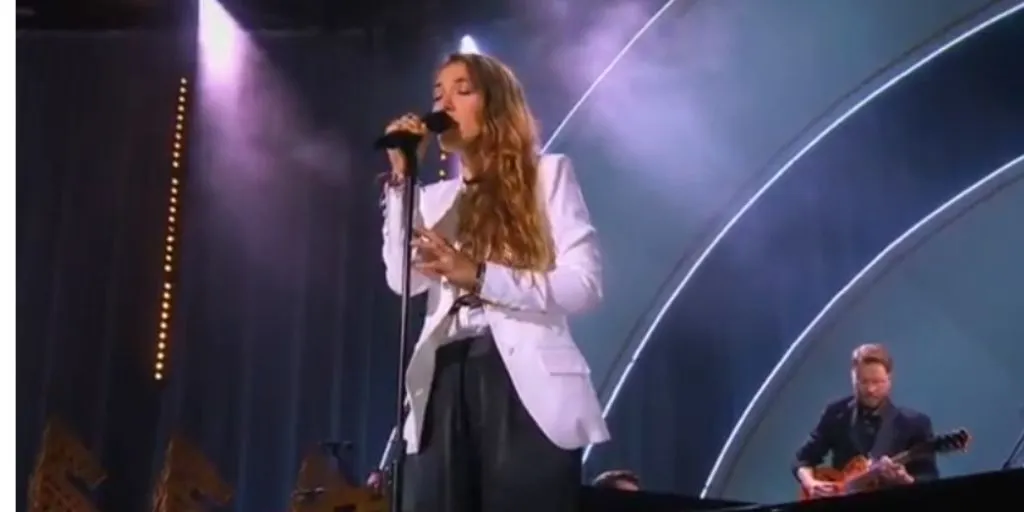 Lauren Daigle - O Come, O Come, Emmanuel