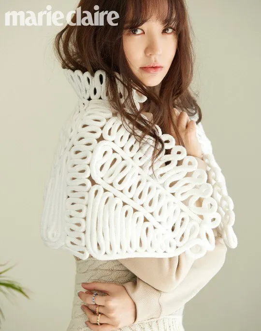 Yoon Eun Hye dalam pemotretan Marie Claire. ©Marie Claire