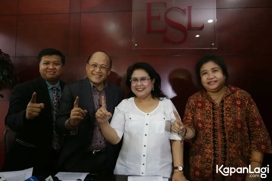 Dengan ditemani pengacara, Mario Teguh akhirnya mengaku sudah mengajukan tes DNA. ©KapanLagi.com/Budy Santoso