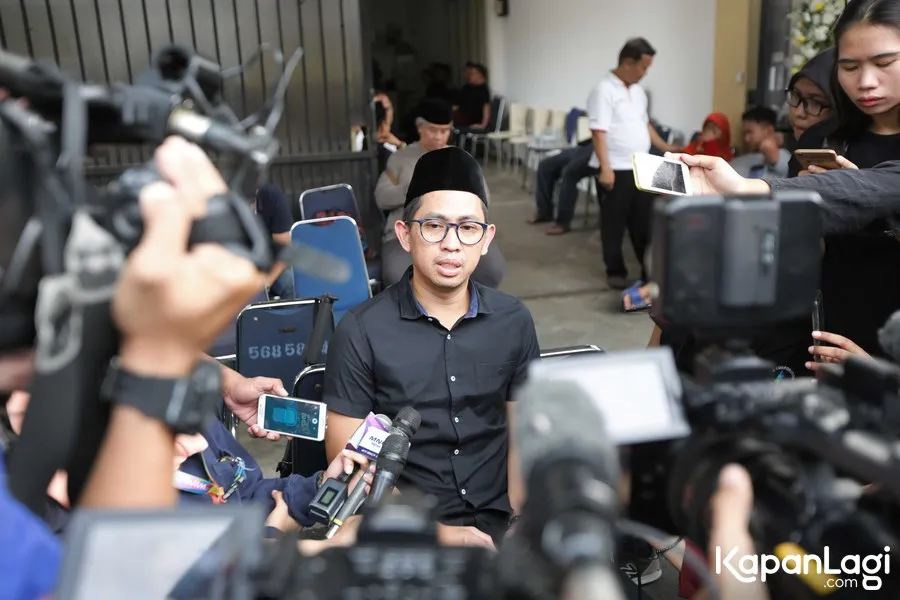 Mario Markoneng dapat pesan dari almarhum Jupe untuk menangani dan mengorbitkan Della. ©KapanLagi.com/Budy Santoso