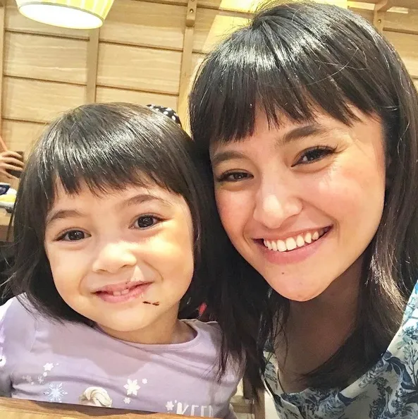 Kebersamaan manis Marshanda habiskan waktu bersama dengan sang buah hati yakni Sienna. /©instagram.com/marshanda99