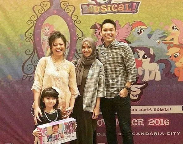 Untuk Sienna, Marshanda dan Ben Kasyafani hingga kini masih berhubungan baik. /©instagram.com/marshanda99