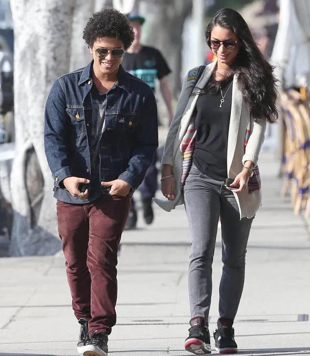 Bruno Mars - Jessica Caban @ dailymail.co.uk