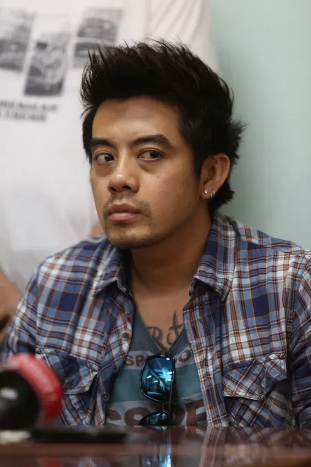 Setelah somasinya dihiraukan, Martin melaporkan karaoke milik Rossa dan Inul ke polisi © KapanLagi.com®/Budy Santoso