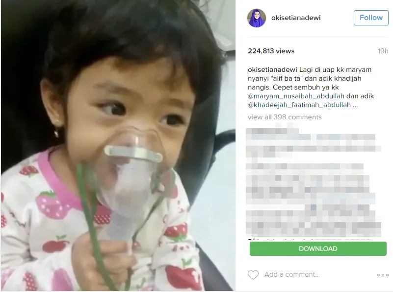 Anak Oki Setiana Dewi menjalani terapi uap. Šinstagram.com/okisetianadewi