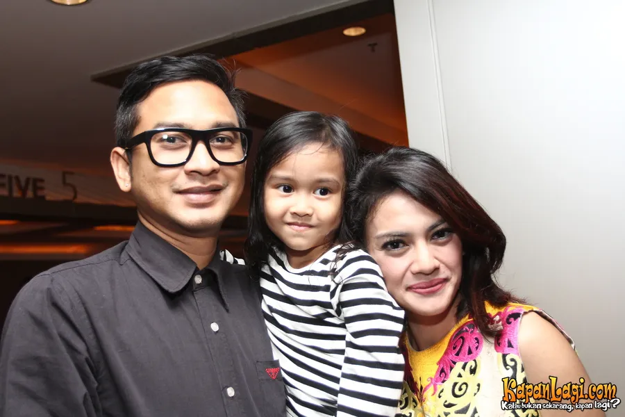 Lembu gantian jaga anak saat Masayu nonton konser. @KapanLagi.com®