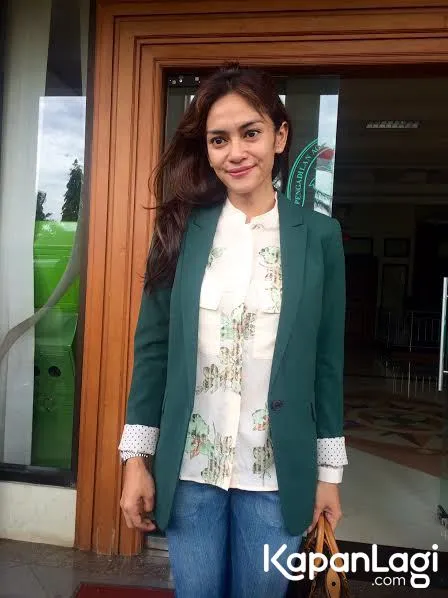 Masayu Anastasia bingung bagaimana cara memberitahu putrinya soal perceraiannya/©KapanLagi.com®/Sahal Fadli