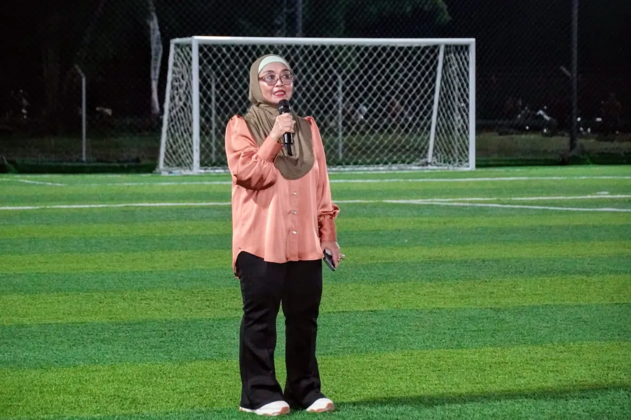 Wali Kota Bontang, Neni Moerniaeni, dalam sebuah seremoni yang menandai akhir dari kompetisi bergengsi bagi atlet-atlet muda Bontang. (istimewa)