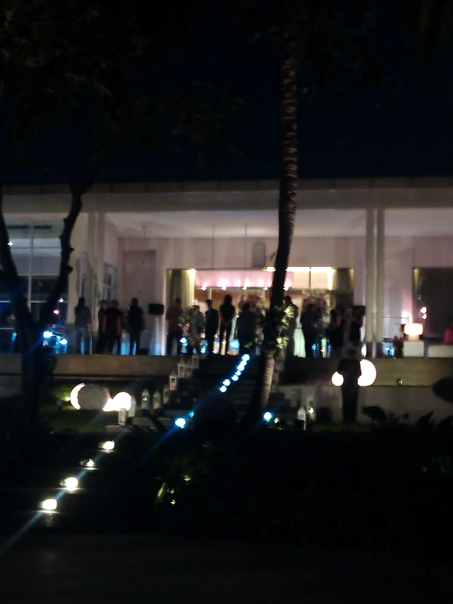 Suasana gedung resepsi Makki Ungu tampak luar Foto: Kapanlagi.com/Mathias