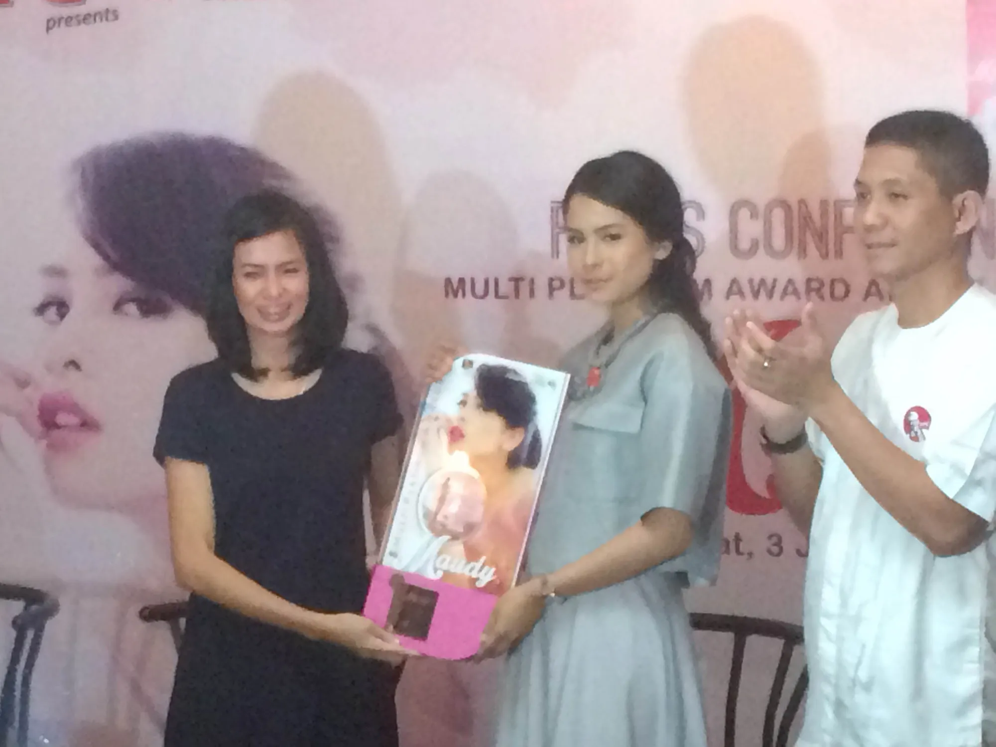Bersimbah air mata, Maudy Ayunda terharu atas pencapaiannya kali ini ©KapanLagi.com/Abbas Aditya