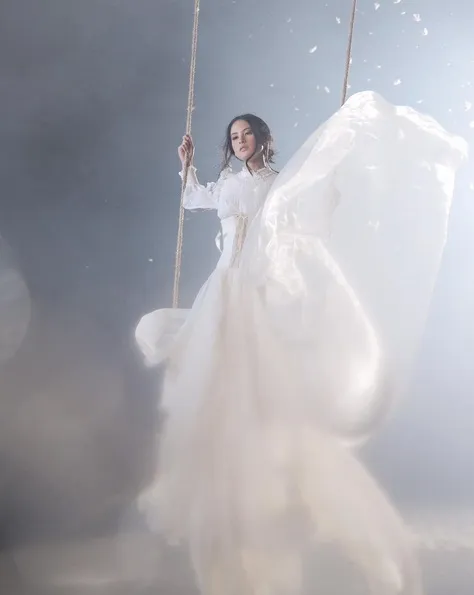 Penampilan kece Maudy Ayunda dalam video klip terbarunya. /©instagram.com/maudyayunda